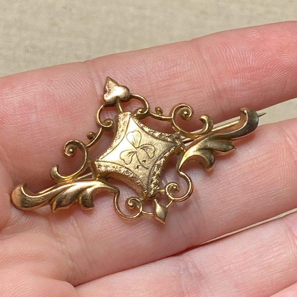 💛 Antique Gold Filled Clover Brooch